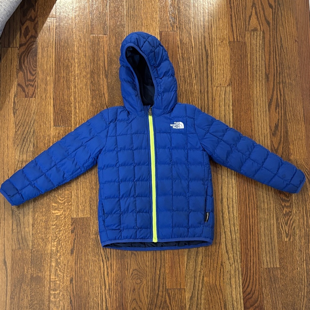 The North Face Thermoball Reversible Blue Puffer Jacket Boys size 5